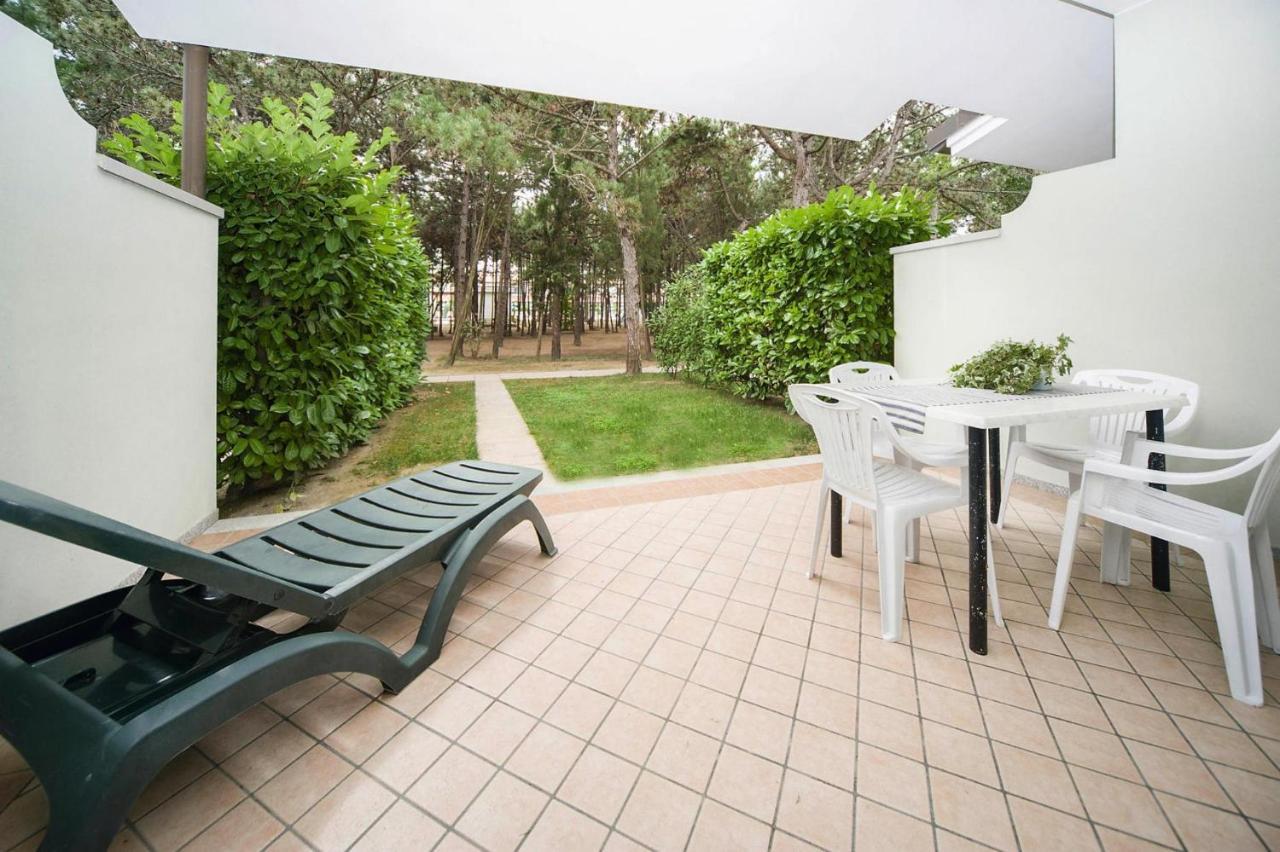 Terraced House In The Ca' Del Pino Holiday Complex With Communal Pool In Bibione Dış mekan fotoğraf